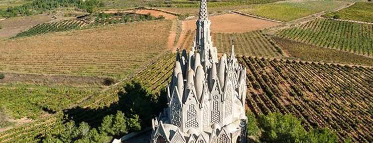 西班牙居然藏着一座山寨版的“圣家大教堂”，盖它的人是他…
