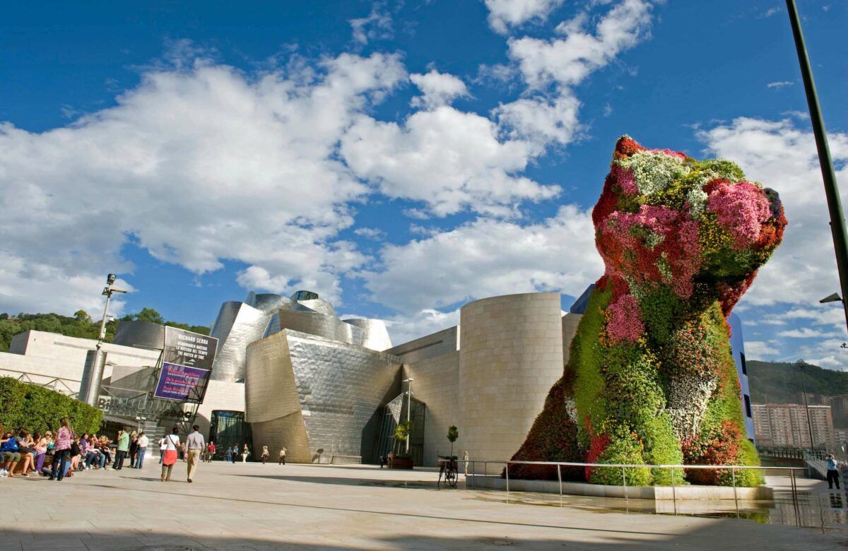 古根海姆博物馆25周年——门前的“大花狗”，当年差点炸掉半个毕尔巴鄂